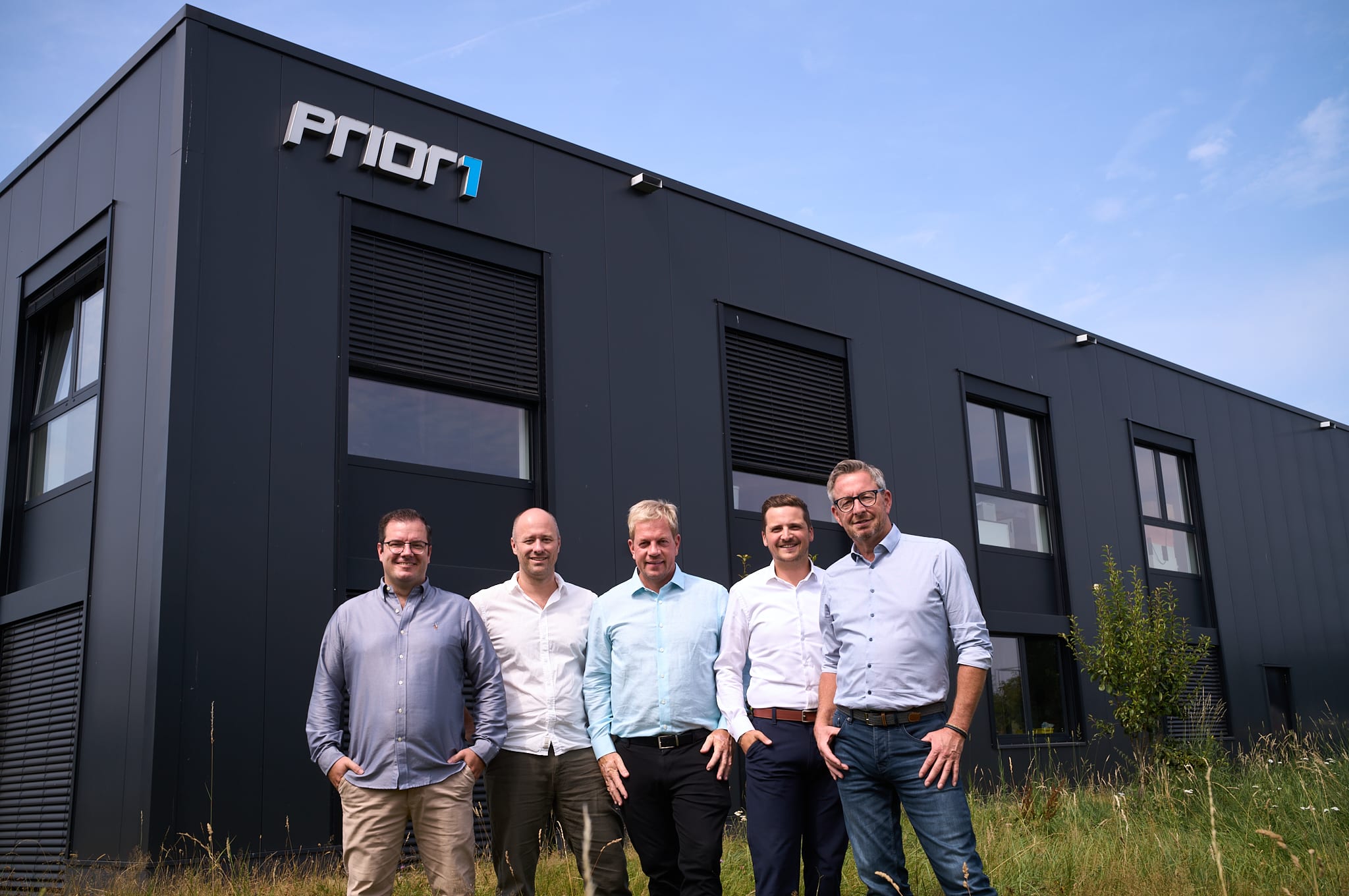 v.l.n.r.: Philip Grawe (Geschäftsführer Prior1 GmbH), Tobias von der Heydt (Geschäftsführer Prior1 GmbH), Patrick Peters (Geschäftsführer bluu unit GmbH und Daterra Datacenter Solutions GmbH), Liam Atkinson (Geschäftsführer Daterra Datacenter Solutions GmbH), Thomas Görres (Geschäftsführer Prior1 Colocation & Services GmbH)
Foto: Micha Will, Prior1 GmbH